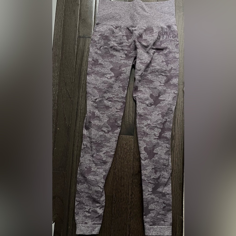 Gymshark Camo Seamless Leggings - Lavender
Grey
